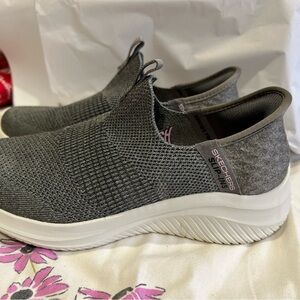 Skechers Women's Charcoal Slip-On Sneakers size 5 wide